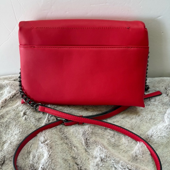 NWOT Simply Vera Wang Red Vegan Leather Crossbody Purse Foldover Chain Strap - Picture 8 of 16